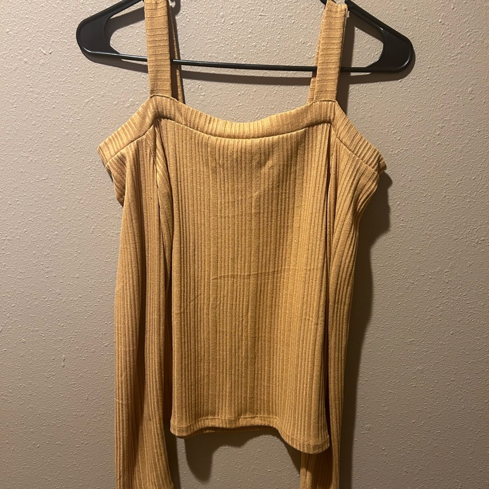 Cold Shoulder Top - Picture 4 of 4